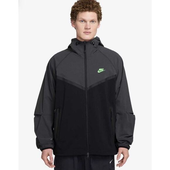 Nike Tech Windbreaker Jacket Black Size XS BNWT HM7151-013 - Picture 3 of 4
